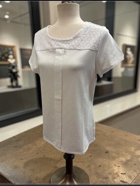 Classic White Eyelet Yoke Cotton Blend Cap Sleeve Top   size Small